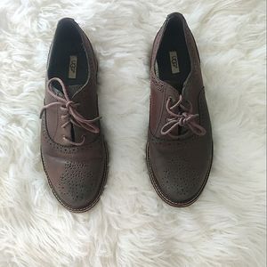 Brown ugg lace up oxfords size 6 brown leather fleece lined on bottom under toes